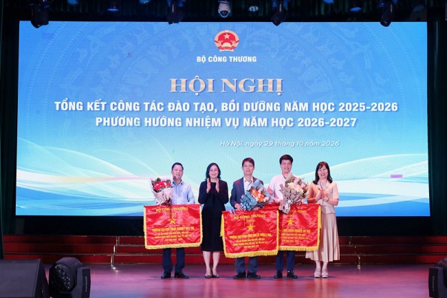 Trường Đại học Công nghiệp Việt Trì tham dự Hội nghị tổng kết công tác đào tạo, bồi dưỡng năm năm học 2025-2026